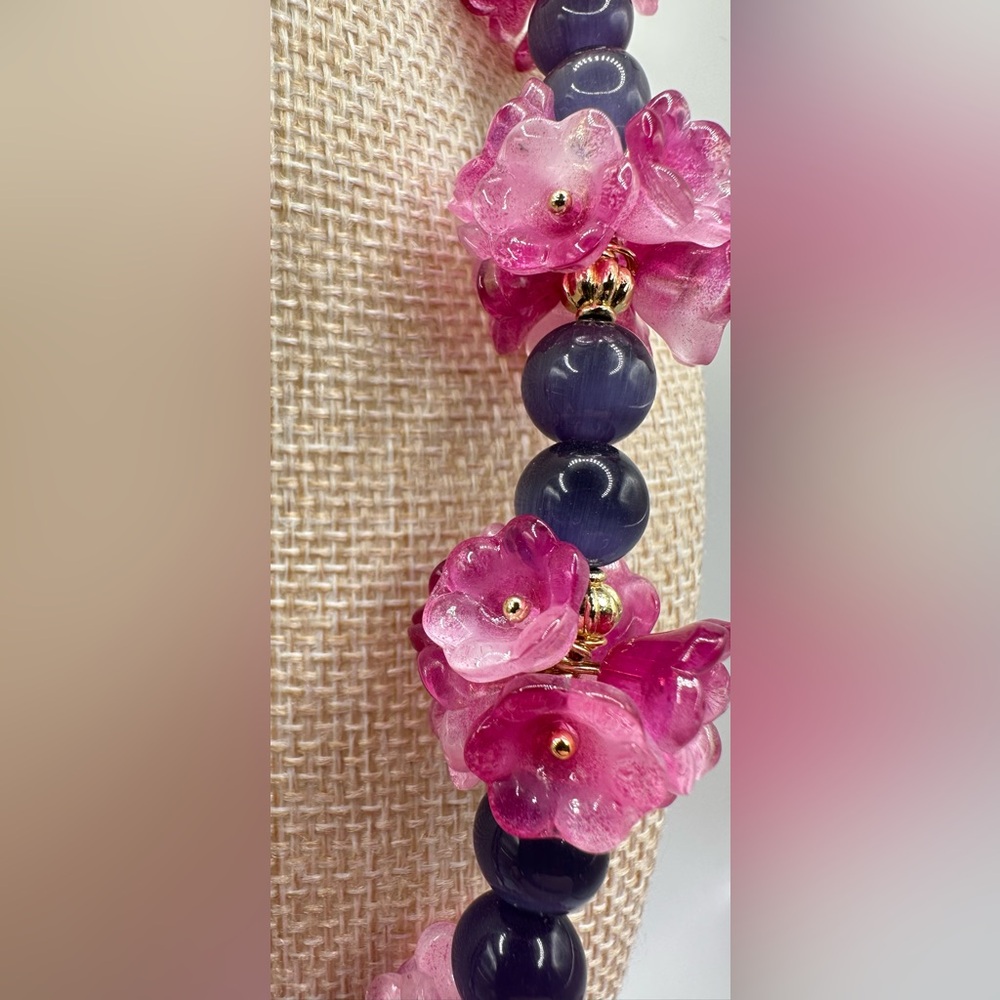 NWT Eye Candy Pink and Purple Floral Statement Necklace - Picture 2 of 4